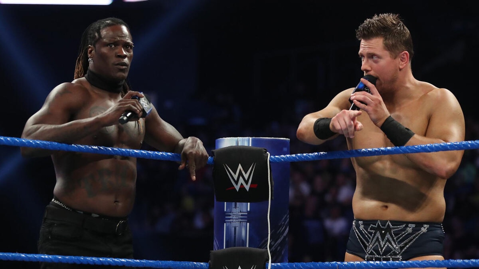 Miz y R-Truth hablan sobre la Lucha de Escaleras de WrestleMania 40 detrás del escenario en WWE Raw
