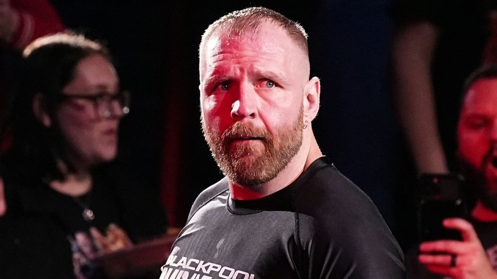 Noticias detrás del escenario sobre la reciente ausencia de Jon Moxley en la programación de AEW