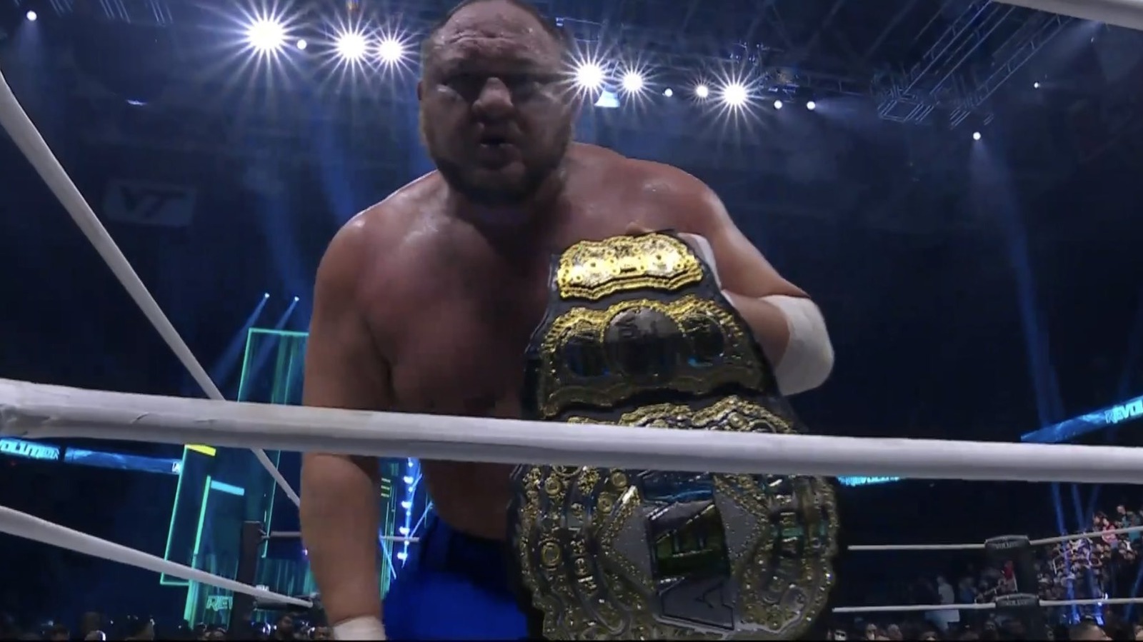 Samoa Joe aprovecha la página del ahorcado para retener el título mundial de AEW en Revolution Triple Threat