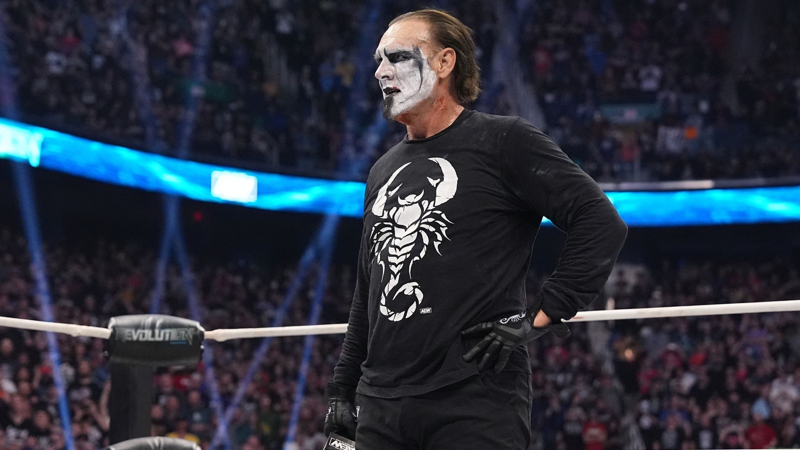 Sting aborda la posibilidad de quedarse con AEW en un papel no relacionado con la lucha libre