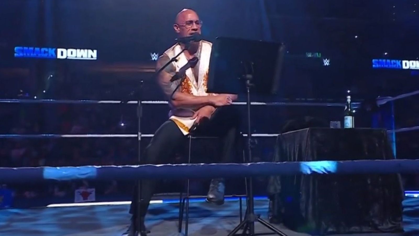 The Rock da una serenata a Memphis con una canción sobre Cody Rhodes y Seth Rollins en WWE SmackDown