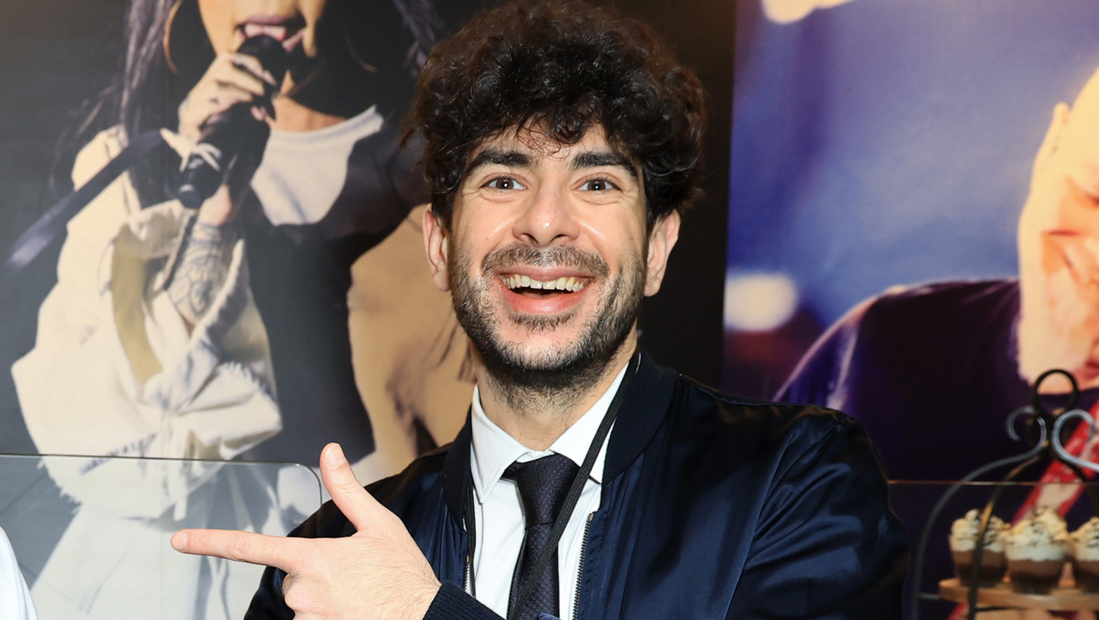 Tony Khan evalúa la lista de AEW y analiza el proceso de reclutamiento