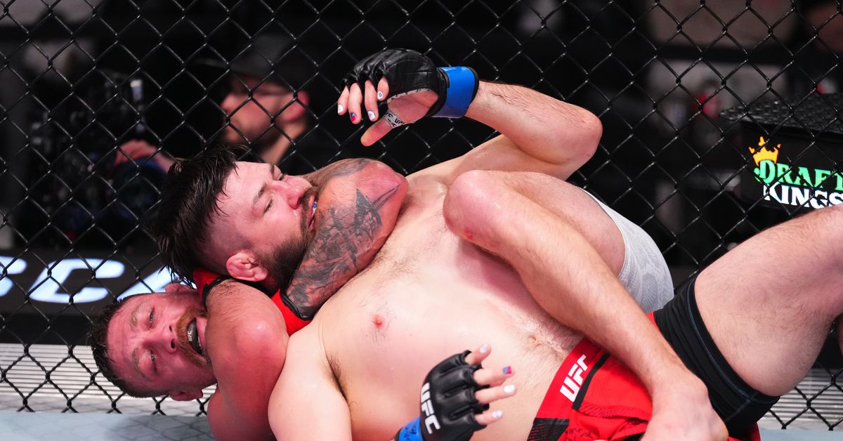 Video de UFC Vegas 88: Gerald Meerschaert pone a dormir a Bryan Barberena con un desagradable estrangulamiento trasero desnudo