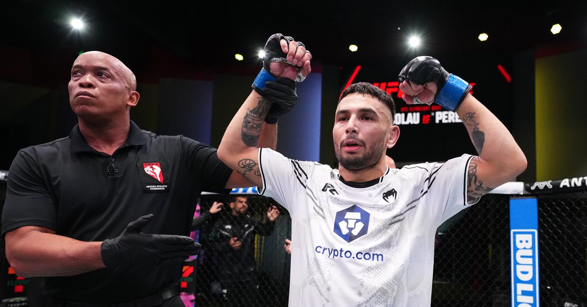 Alex Pérez sobre el nocaut en el evento principal de UFC: 'Mis amigos siempre me llaman manos de almohada, así que ahora no pueden'