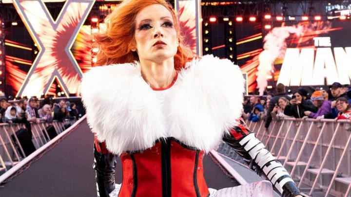 Becky Lynch supera a otras 13 en WWE Raw Battle Royal y reclama el título mundial femenino