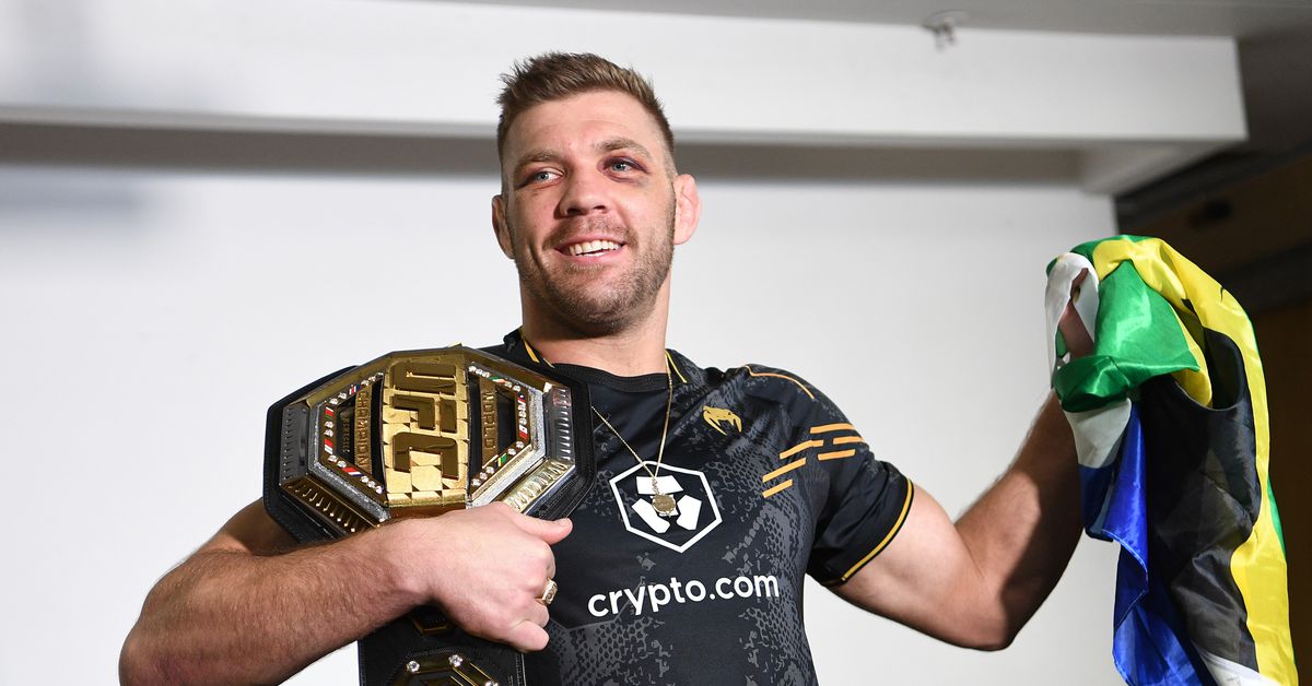 Dricus du Plessis se negó a permitir que Israel Adesanya dictara la reserva de UFC 300: 'Estás convocado cuando yo digo que estás convocado'