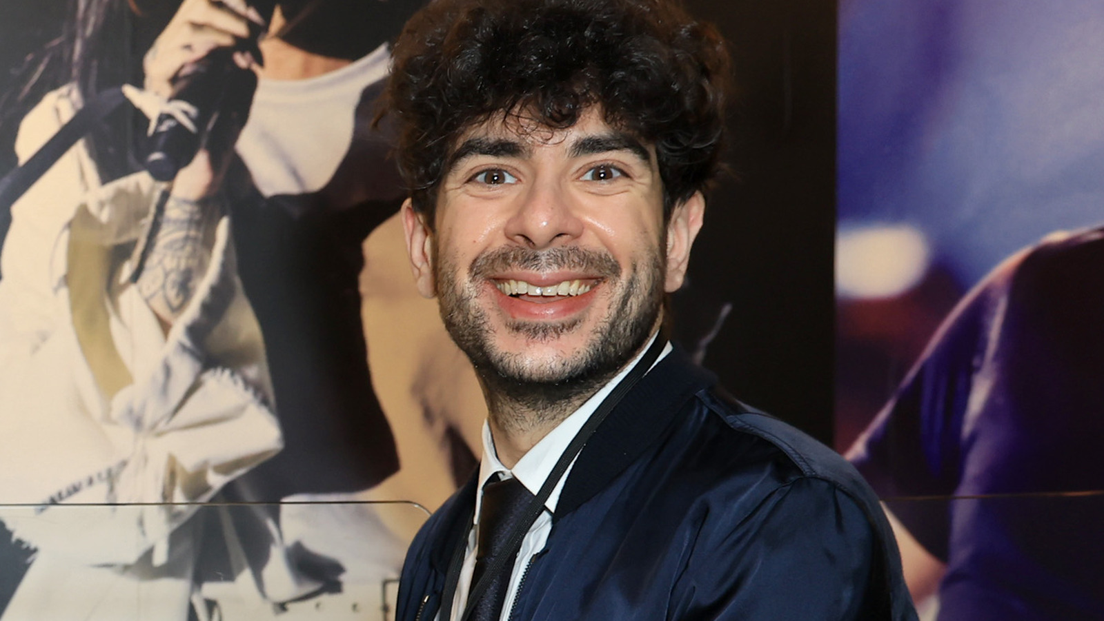 El jefe de AEW, Tony Khan, habla sobre conversaciones recientes con TBS