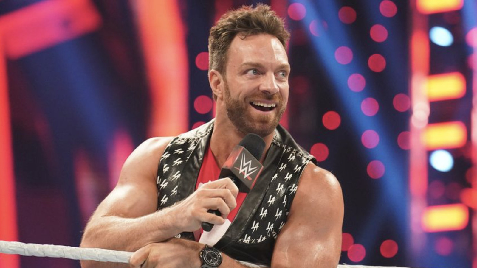 LA Knight mira hacia el combate de WWE WrestleMania contra AJ Styles