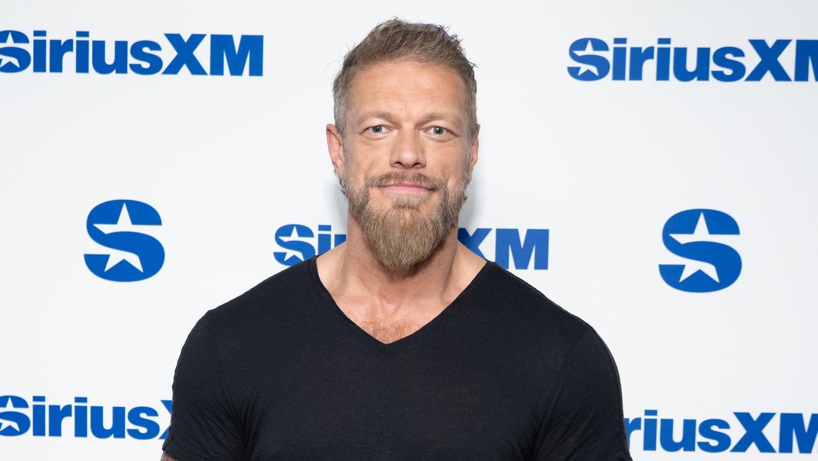 La estrella de AEW Adam Copeland habla sobre la importancia de su tema