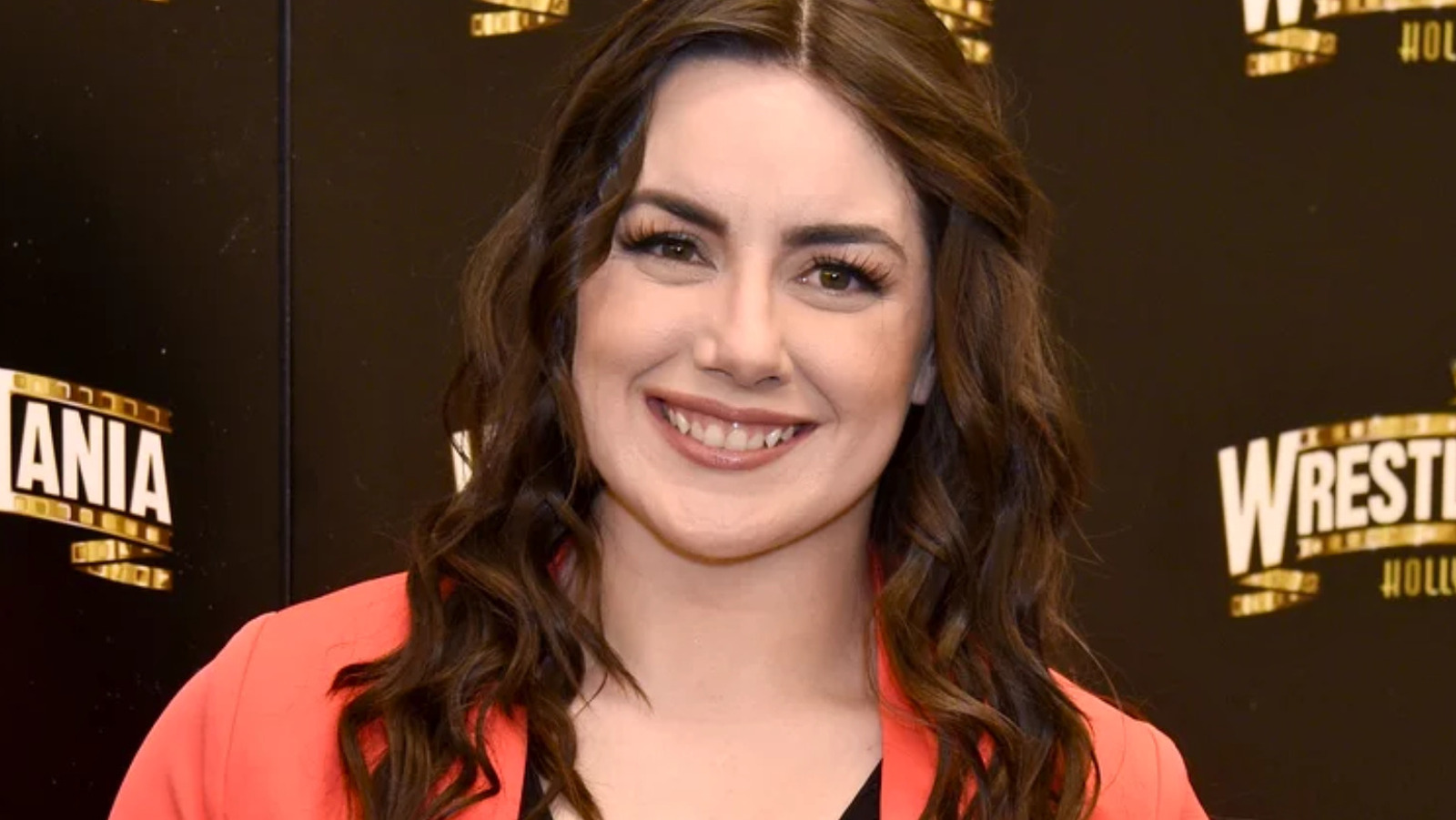 La estrella de la WWE Nikki Cross reacciona al choque en el castillo que tiene lugar en su país de origen