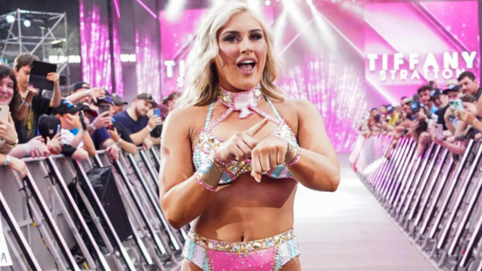 La estrella de la WWE Tiffany Stratton dice que estas dos mujeres son las mejores luchadoras