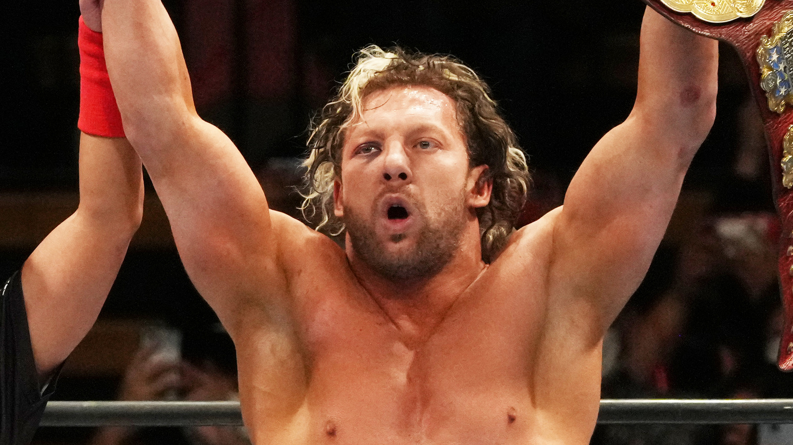 Las redes sociales de la estrella de AEW Kenny Omega aparentemente pirateadas