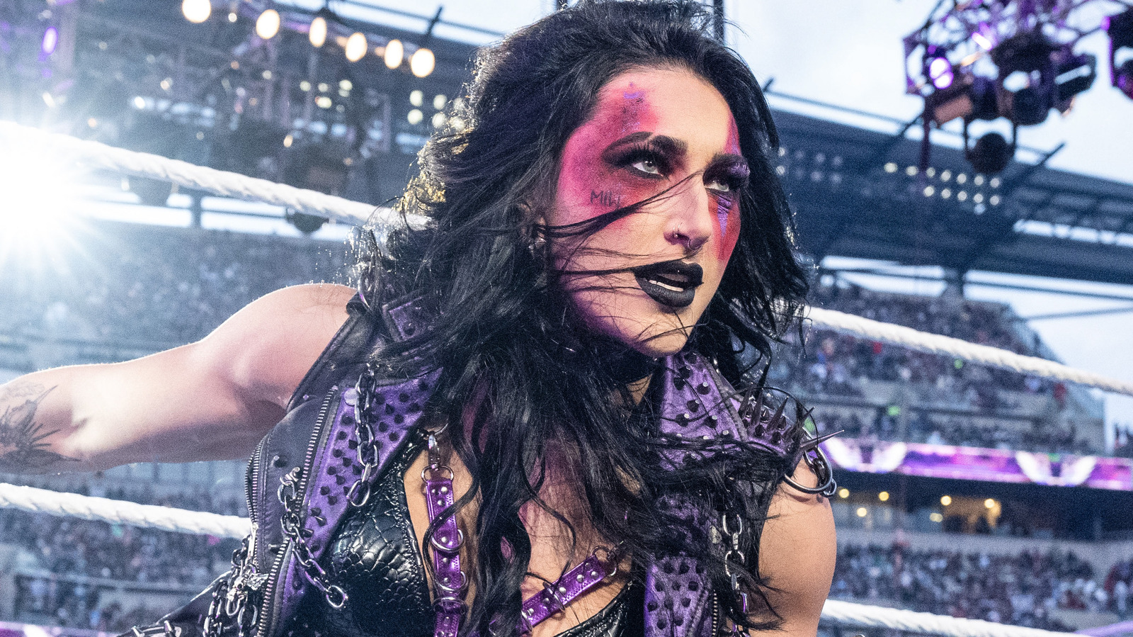 Rhea Ripley se burla de Becky Lynch y Liv Morgan después de WWE Raw Battle Royal