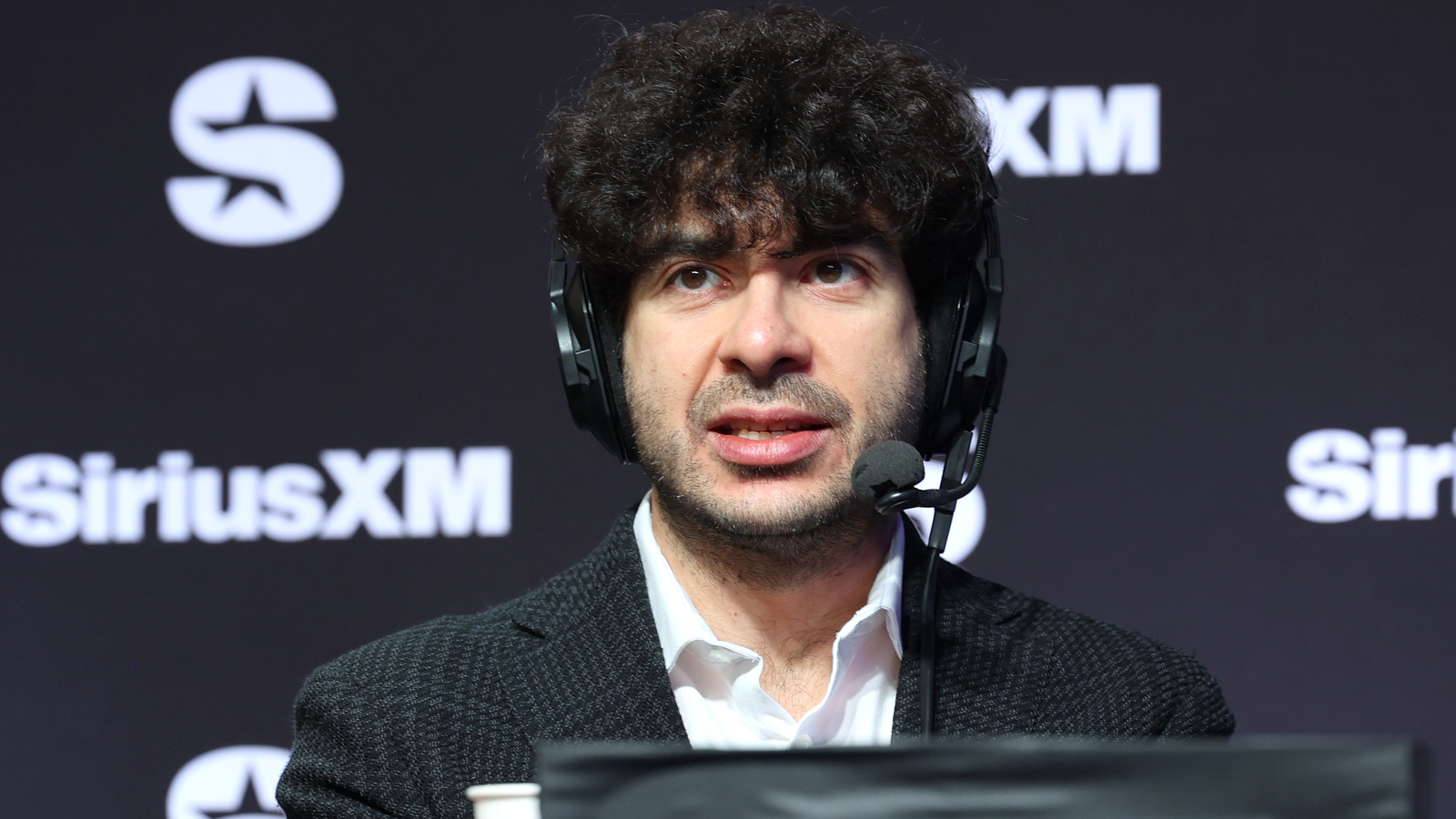 Tony Khan habla sobre el plan de transmitir detrás del escenario todo en imágenes en AEW Dynamite