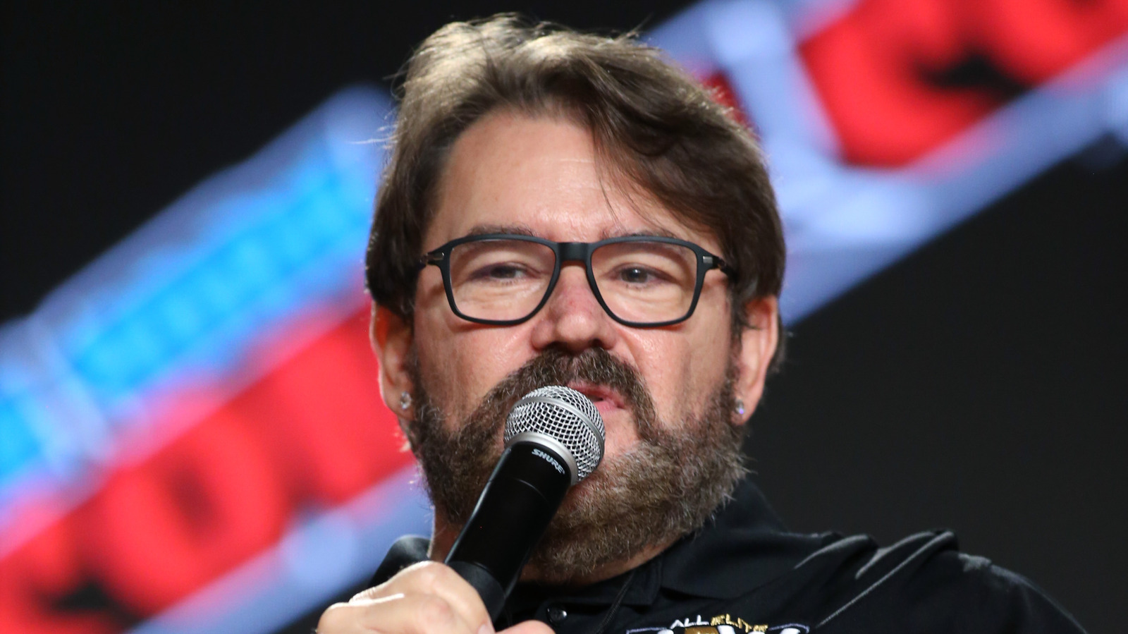 Tony Schiavone de AEW responde a todas las reacciones en imágenes y comparaciones de WCW