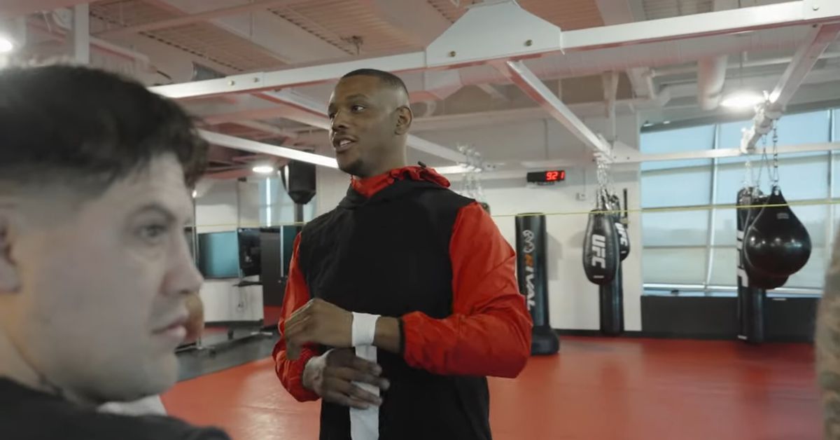 UFC 300 Embedded, episodio 1: 'Jamahal Hill está niveles por encima de Alex Pereira'