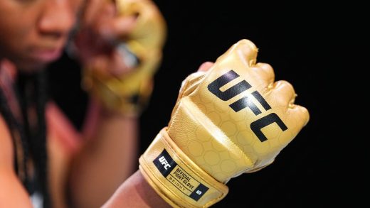 UFC presenta un nuevo guante más liviano para reducir los golpes en los ojos y las lesiones en las manos, debutará pronto
