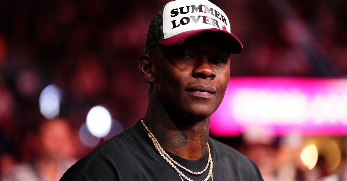 Video: Israel Adesanya casi se queda sin palabras por la victoria por nocaut de Alex Pereira en UFC 300