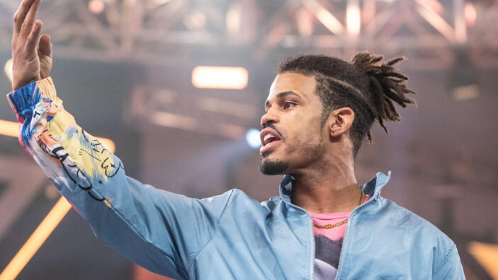 Wes Lee regresa a WWE NXT y mira fijamente al campeón norteamericano en las vacaciones de primavera