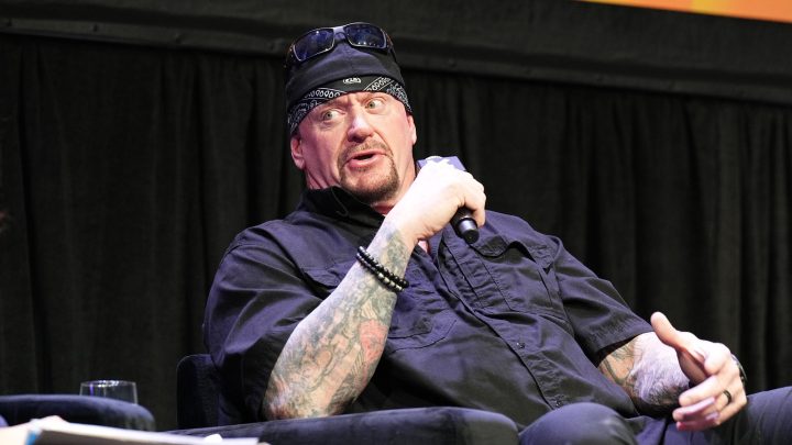 El miembro del Salón de la Fama de la WWE, The Undertaker, detalla de qué le encanta hablar en su podcast
