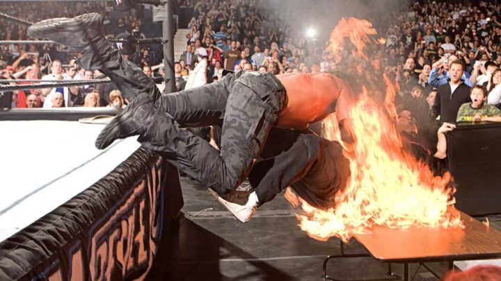 Adam 'Edge' Copeland recuerda el lugar de la mesa en llamas de WWE WrestleMania 22
