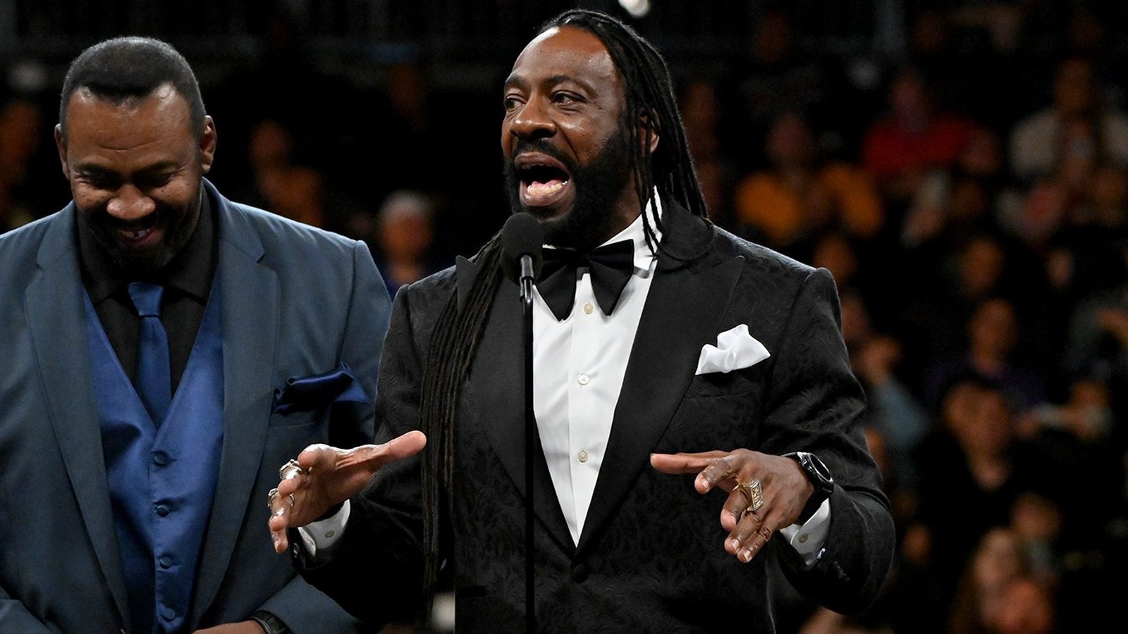 Booker T evalúa los talentos de WWE NXT recientemente reclutados para el roster principal