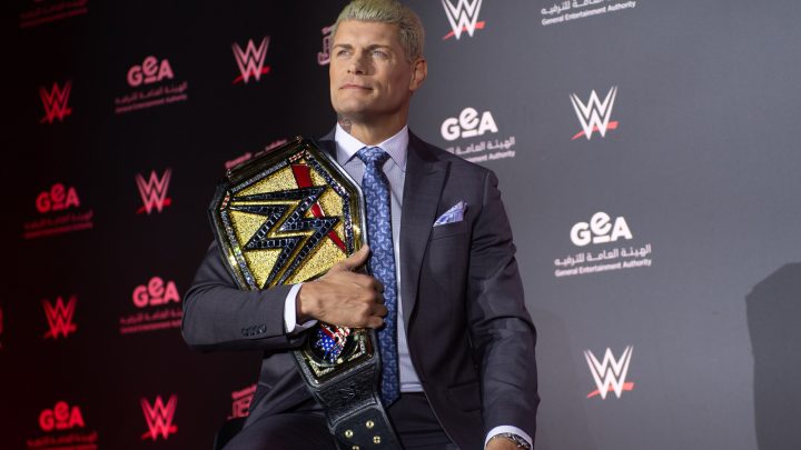 Cody Rhodes supera la adversidad y retiene el título indiscutible de la WWE en KQOTR 2024
