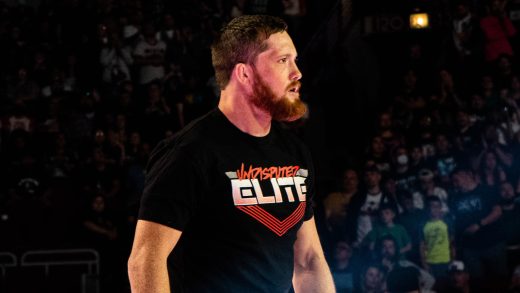 Kyle O'Reilly compara la rivalidad con Adam Cole de AEW con famosos enemigos del cómic