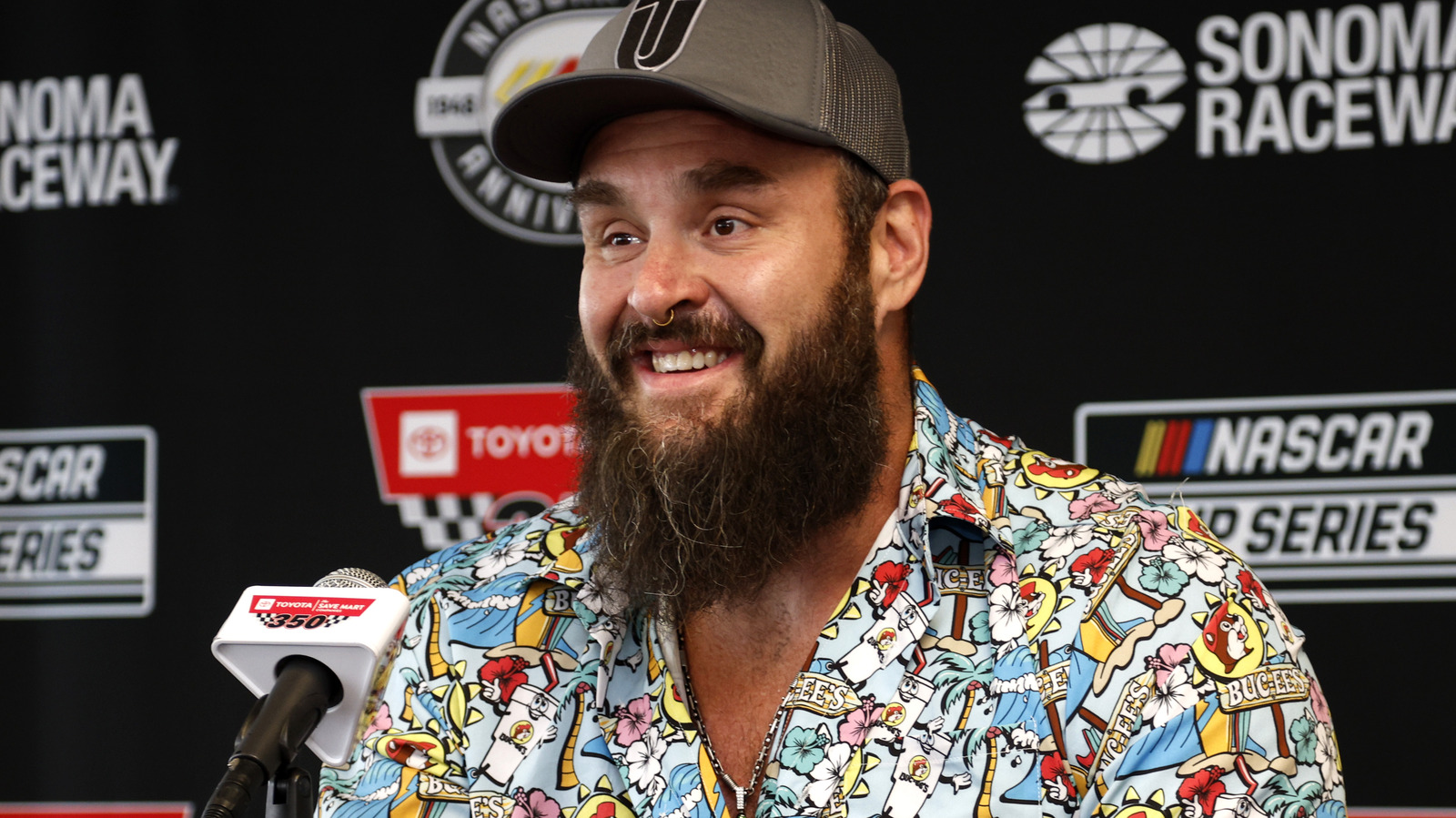 La estrella de la WWE Braun Strowman habla sobre la estenosis espinal, la cirugía y la rehabilitación