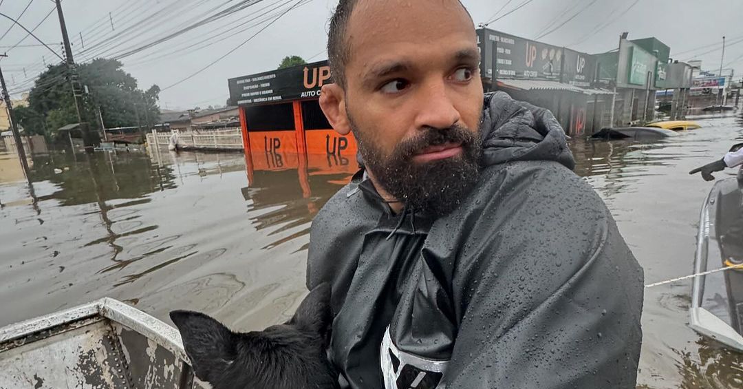 Mire al luchador de UFC Michel Pereira rescatando animales de inundaciones históricas en Brasil