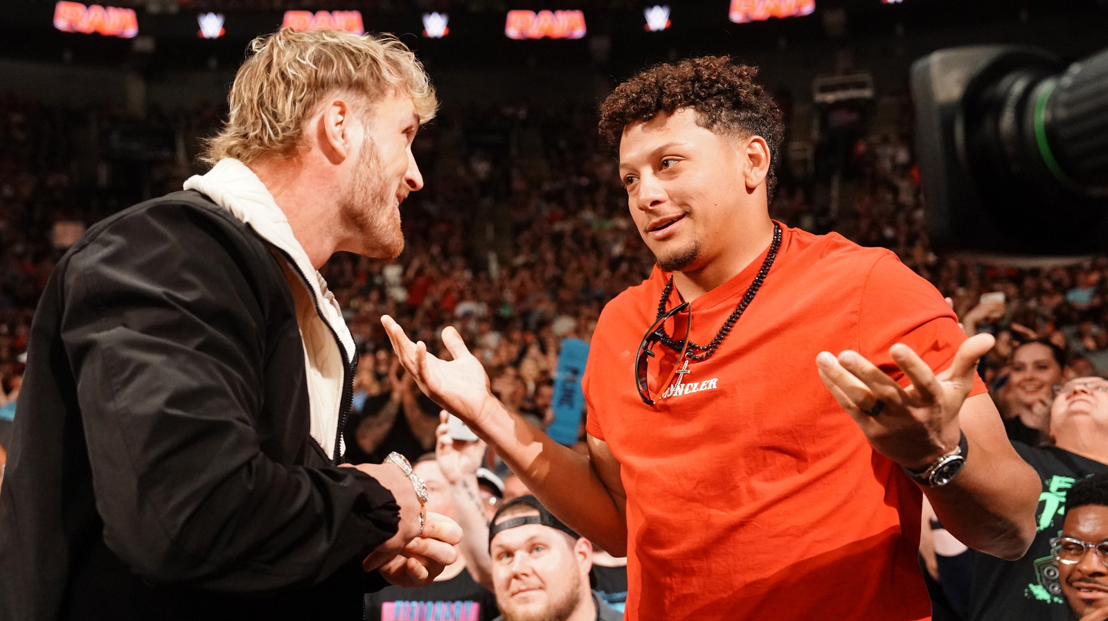 Pat McAfee reacciona a la participación de Patrick Mahomes en WWE Raw