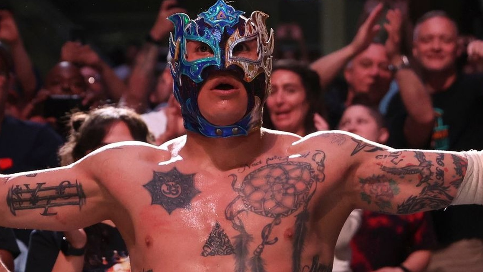 Rey Fénix de AEW aparentemente resultó herido nuevamente luego de su reciente regreso a la colisión