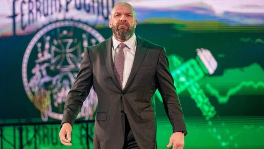 Triple H promociona que la multitud de WWE SmackDown en Lyon era tan ruidosa que recibieron alertas de advertencia de ruido