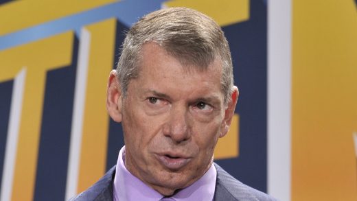 El miembro del Salón de la Fama de la WWE, Mark Henry, habla sobre colgar a Vince McMahon