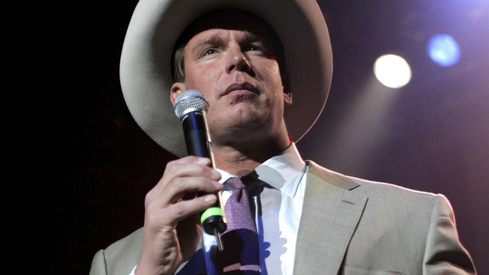 El miembro del Salón de la Fama de la WWE, JBL, comparte elogios por su reciente estrella invitada