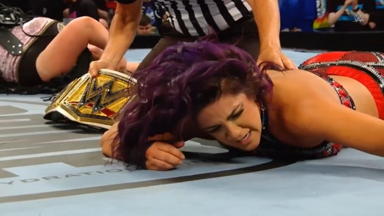 Bayley supera a Piper Niven y retiene el título femenino de la WWE en Clash At The Castle