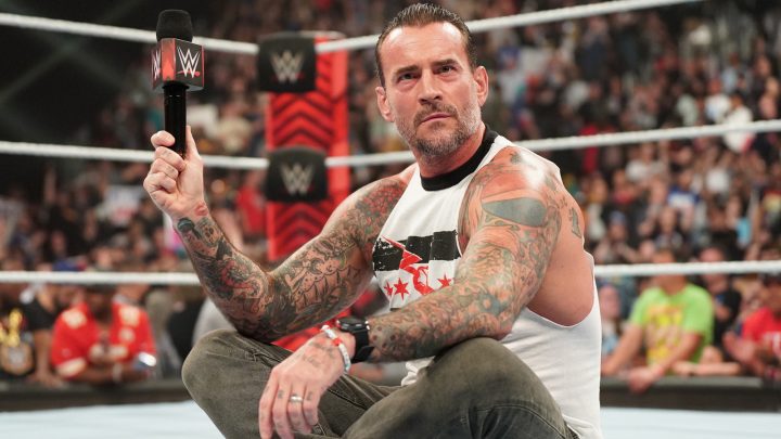 CM Punk aconseja a la estrella de WWE NXT detrás del escenario en Battleground y lo llaman hipócrita
