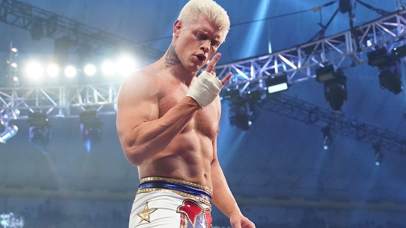 Cody Rhodes y R-KO hacen que The New Bloodline corra en una explosiva apertura de WWE SmackDown