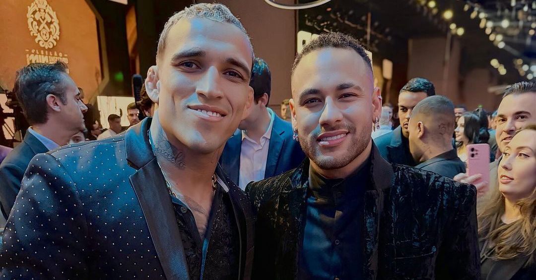 Fanático paga $95,000 en subasta de Neymar para ver a Charles Oliveira entrenar y reducir peso para la próxima pelea de UFC