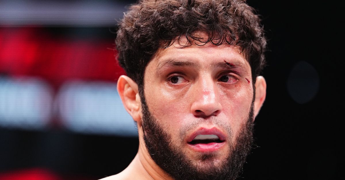 Ikram Aliskerov emite una declaración después de una brutal derrota por nocaut ante Robert Whittaker en UFC Arabia Saudita