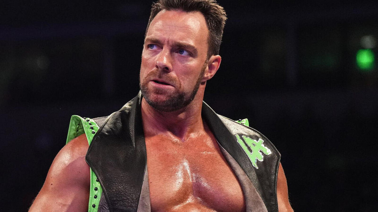 La superestrella de la NBA Jalen Brunson ayuda a LA Knight a ganar el clasificatorio MITB en WWE SmackDown