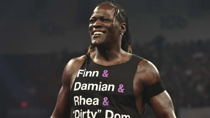 R-Truth comparte una foto retocada de él con la nueva facción de la WWE