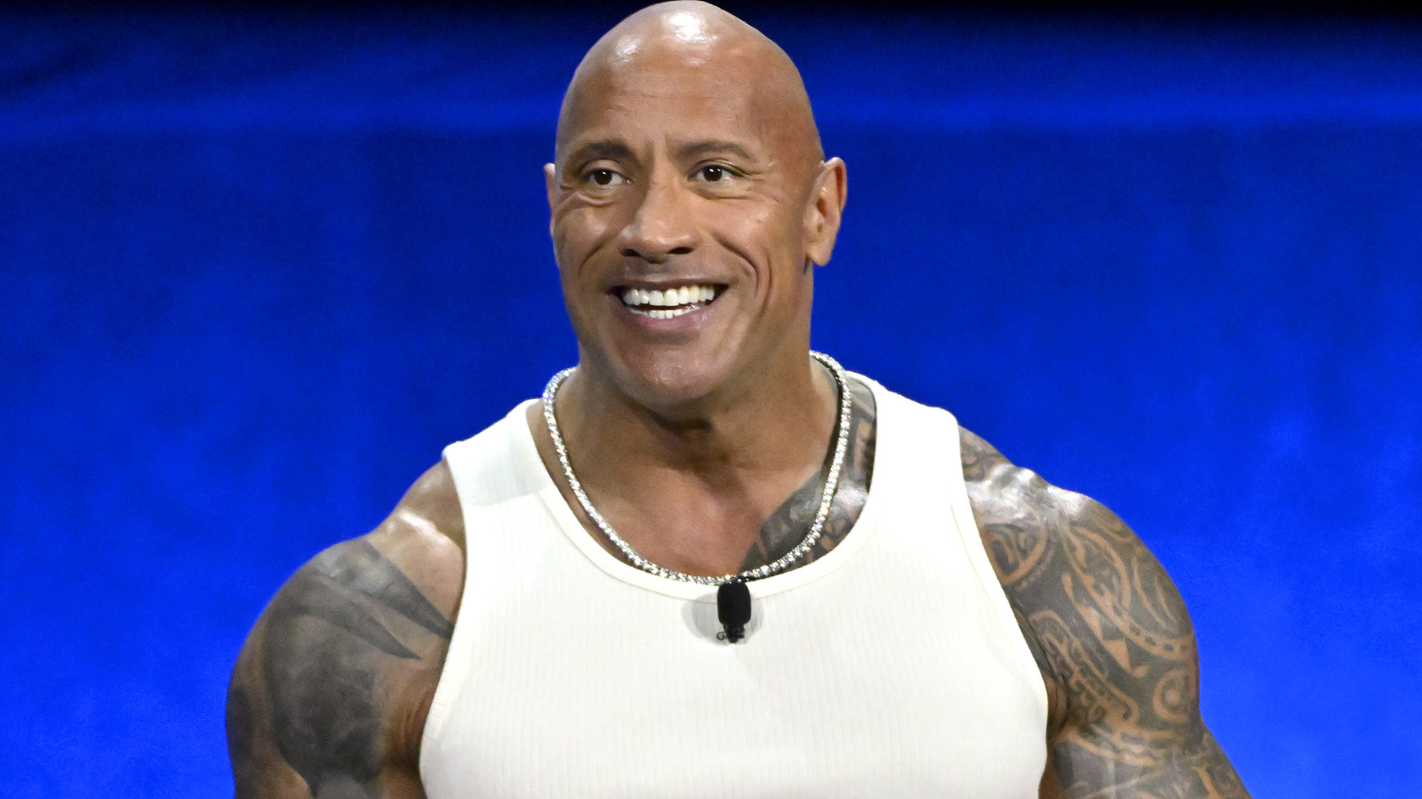 The Rock de WWE revela la lesión que sufrió en el set de la próxima película biográfica de UFC