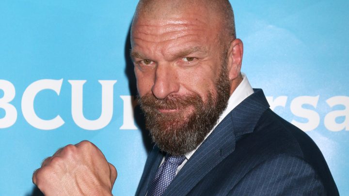 Triple H bromea con el locutor de WWE Raw sobre cómo surgió el acuerdo con Indianápolis
