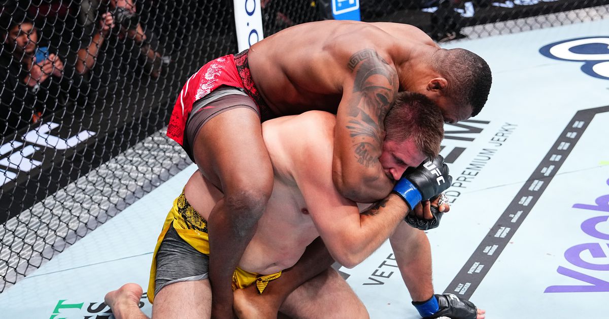 Video UFC 302: Jailton Almeida estrangula fácilmente a Alexandr Romanov dentro de un round