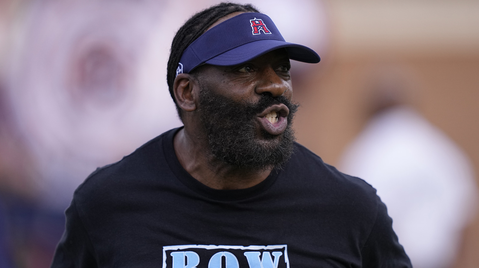 Booker T, miembro del Salón de la Fama de la WWE, dice que este título de lucha libre es "bastante estúpido"