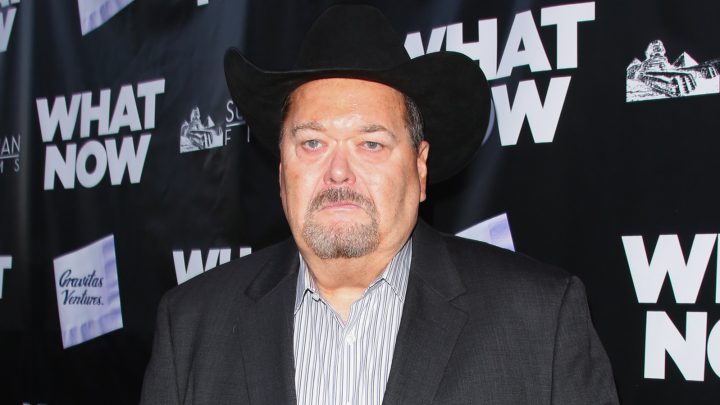 El miembro del Salón de la Fama de la WWE Jim Ross recuerda la ridícula historia de la Attitude Era