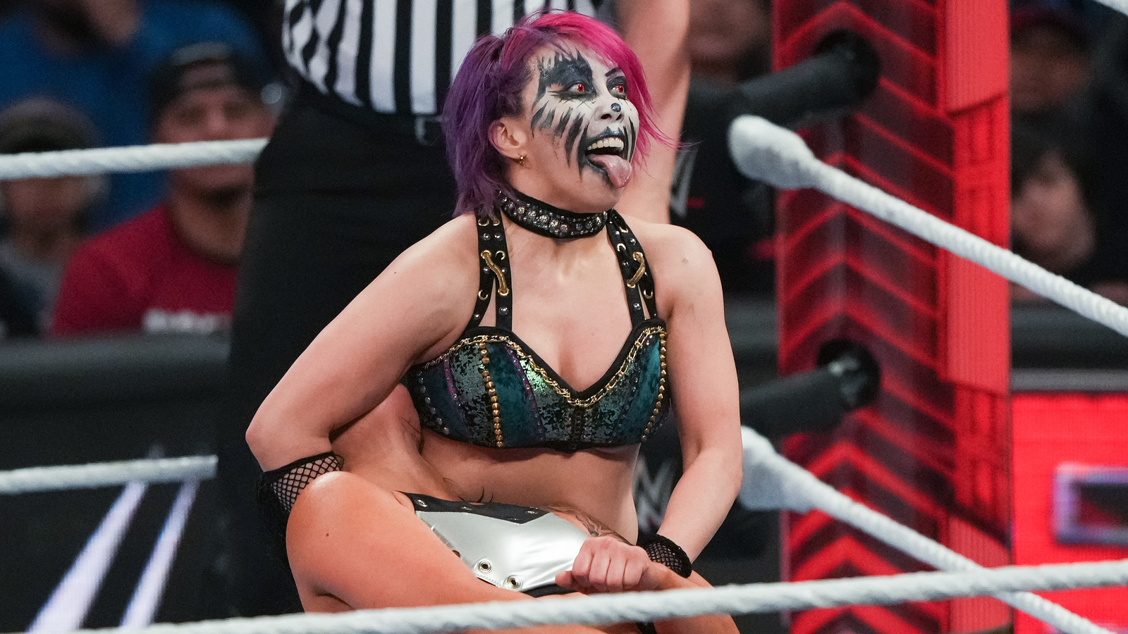 Asuka de WWE comparte vlog de rehabilitación y entrenamiento después de una cirugía de rodilla