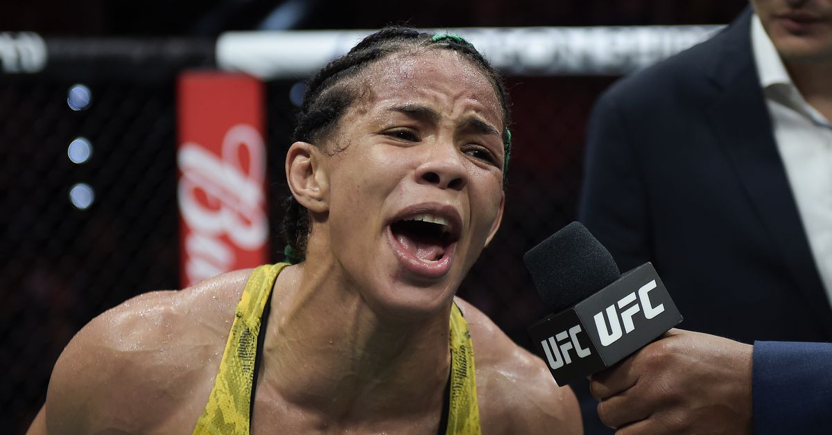 Dione Barbosa, de UFC Vegas 94, espera algún día convertirse en luchadora a tiempo completo