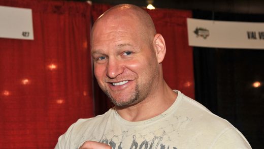 Ex estrella de la WWE exige el control del dominio web de Val Venis